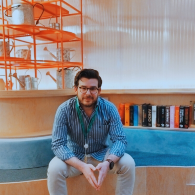 fotografía de equipo con borja enriquez, consultor de sevenweeks