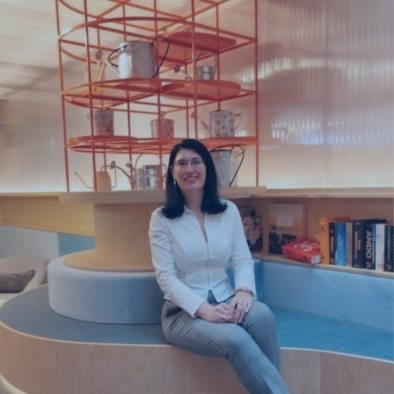 fotografía de rosa gonzalez responsable de desarrollo de negocio de sevenweeks